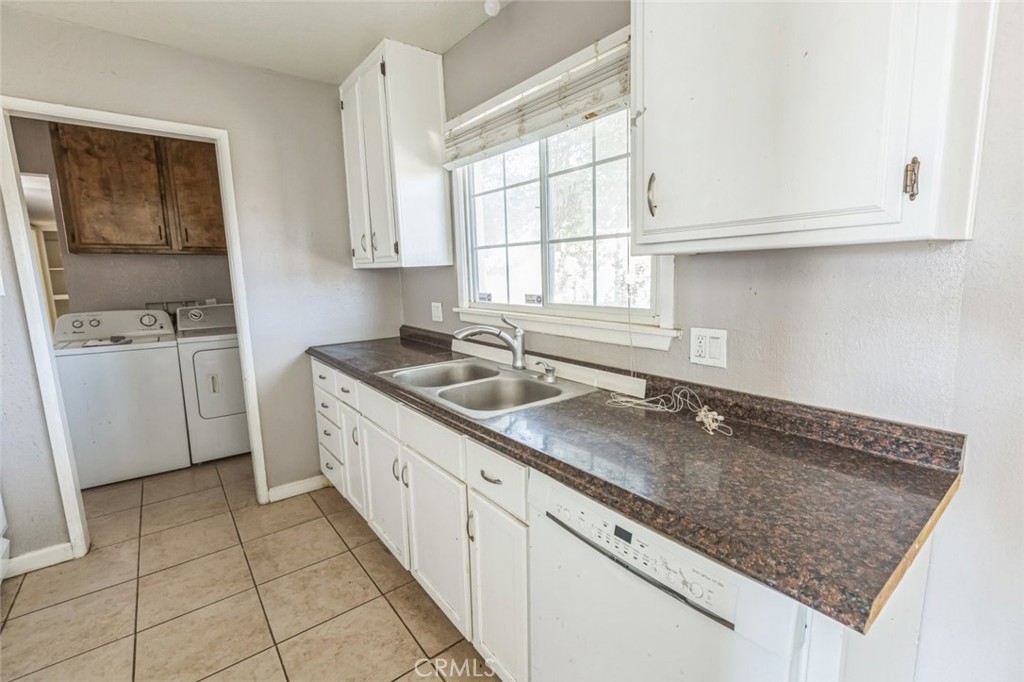 15917 Lee Street Mojave, CA 93501 - Photo 15 of 34 a kitchen with sink cabinets and window