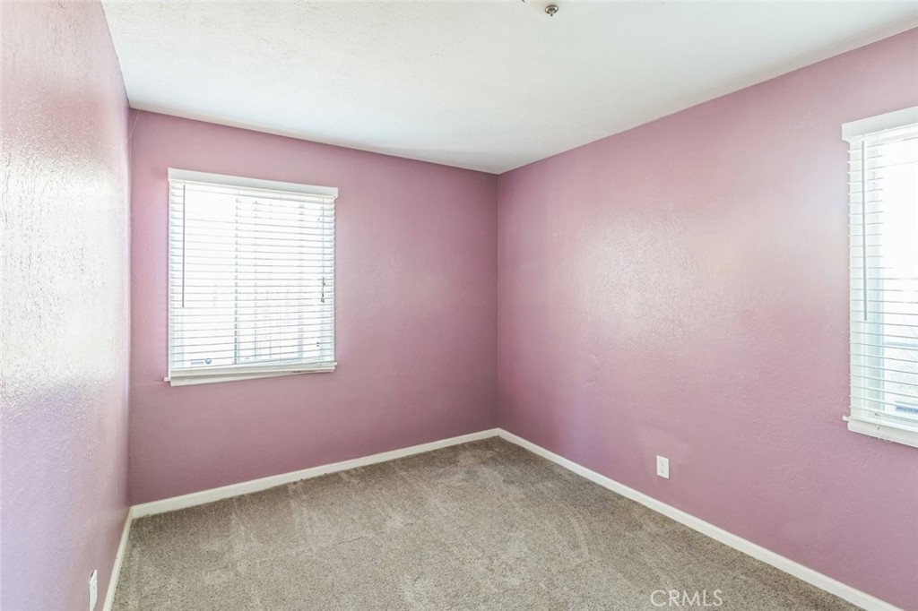 15917 Lee Street Mojave, CA 93501 - Photo 22 of 34 an empty room with a window