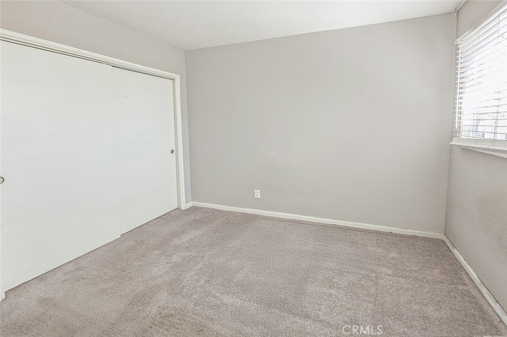 15917 Lee Street Mojave, CA 93501 - Photo 25 of 34 an empty room with windows and closet