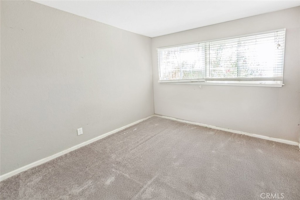 15917 Lee Street Mojave, CA 93501 - Photo 26 of 34 an empty room with a window