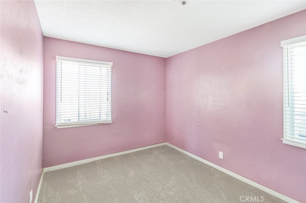 15917 Lee Street Mojave, CA 93501 - Photo 29 of 34 an empty room with a window