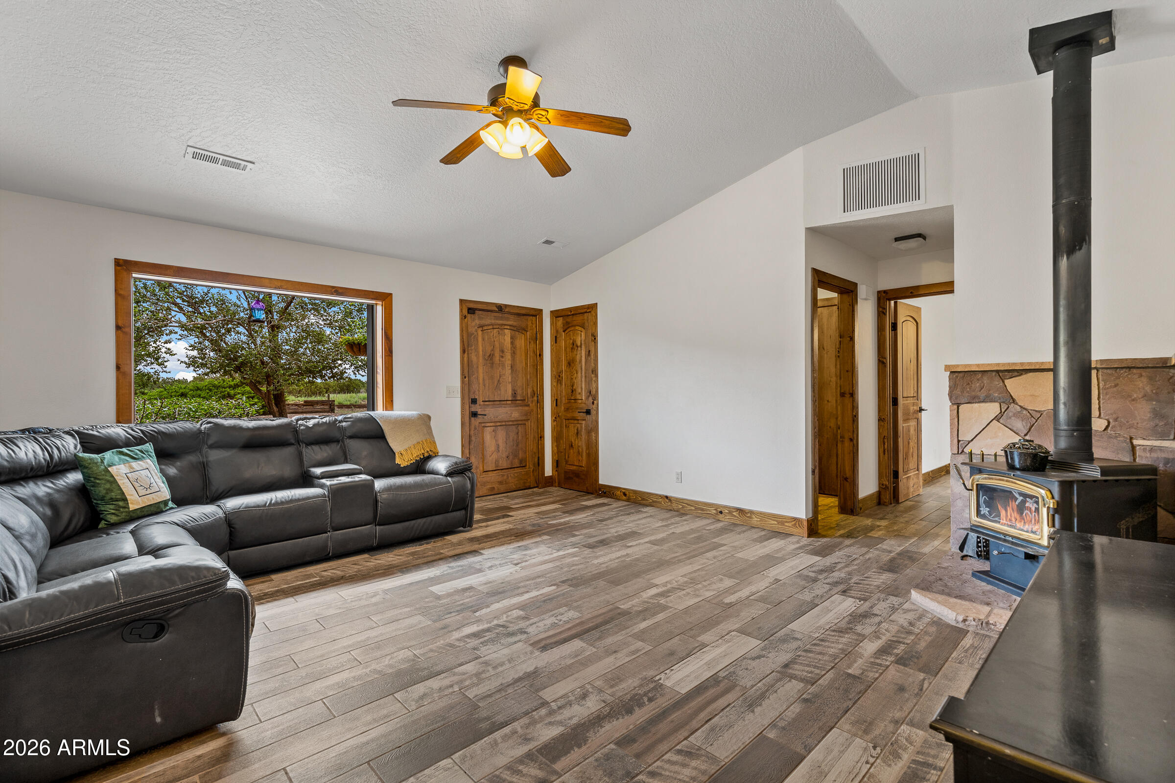 7620 Hutton Ranch Road Flagstaff, AZ 86004 - Photo 4 of 31 Living Room