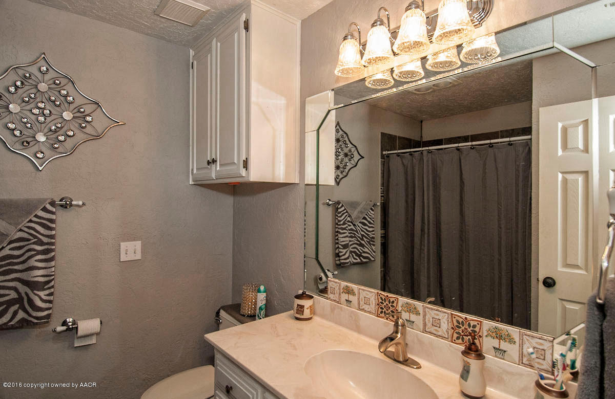 7508 Sheldon Road Amarillo, TX 79119 - Photo 22 of 39 BATHROOM 2 VIEW 1