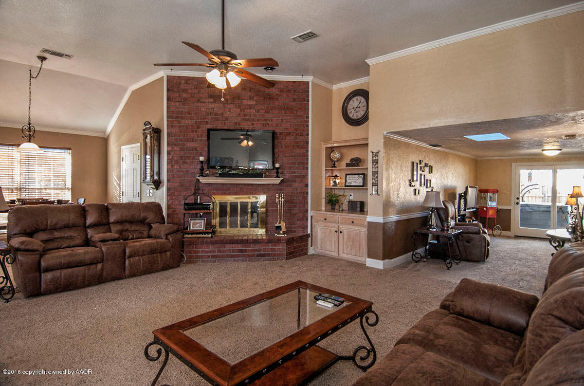 7508 Sheldon Road Amarillo, TX 79119 - Photo 5 of 39 LIVING VIEW 2