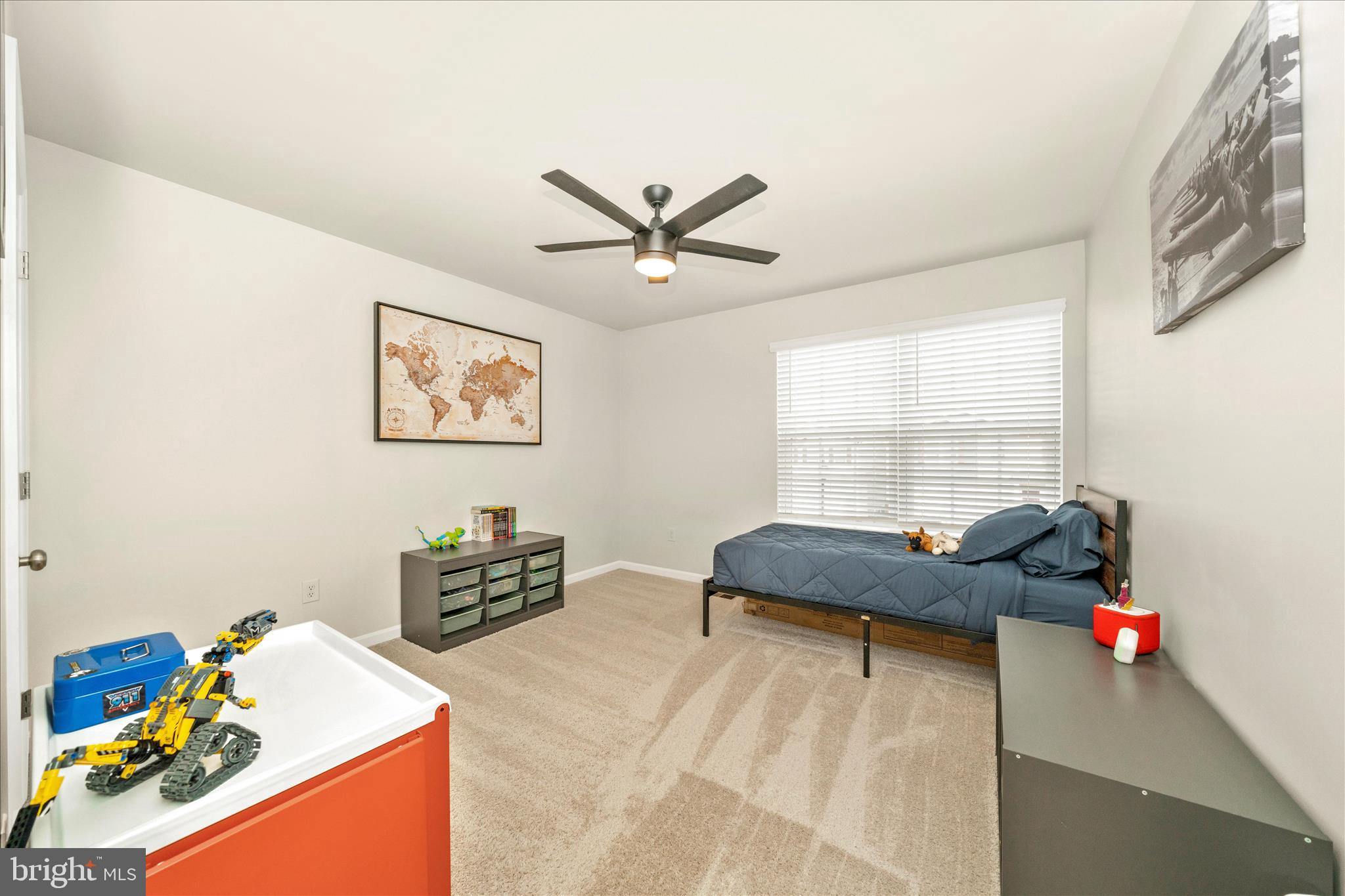 2086 Pomona Way Frederick, MD 21702 - Photo 25 of 77 a living room with furniture and a table