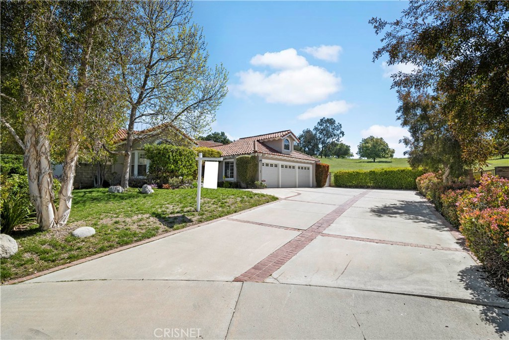 22101 Cairnloch Street, Calabasas, CA 91302 Compass