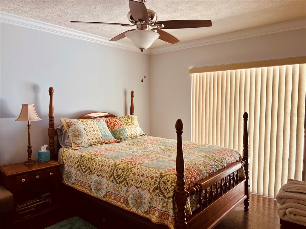 7961 West Riverbend Road Crystal River, FL 34428 - Photo 28 of 40 a bed sitting in a bedroom next to a window