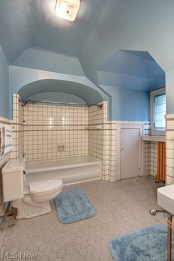 2730 Colchester Road Cleveland, OH 44106 - Photo 17 of 18