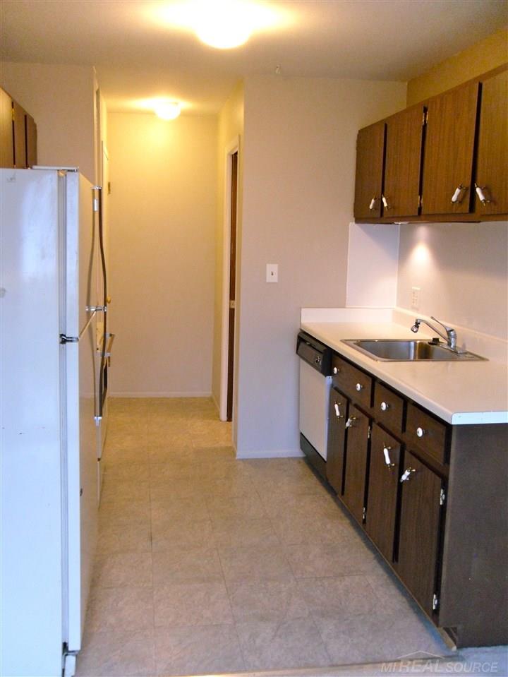 28366 Raleigh Crescent Drive, Unit 27 New Baltimore, MI 48051 - Photo 7 of 27