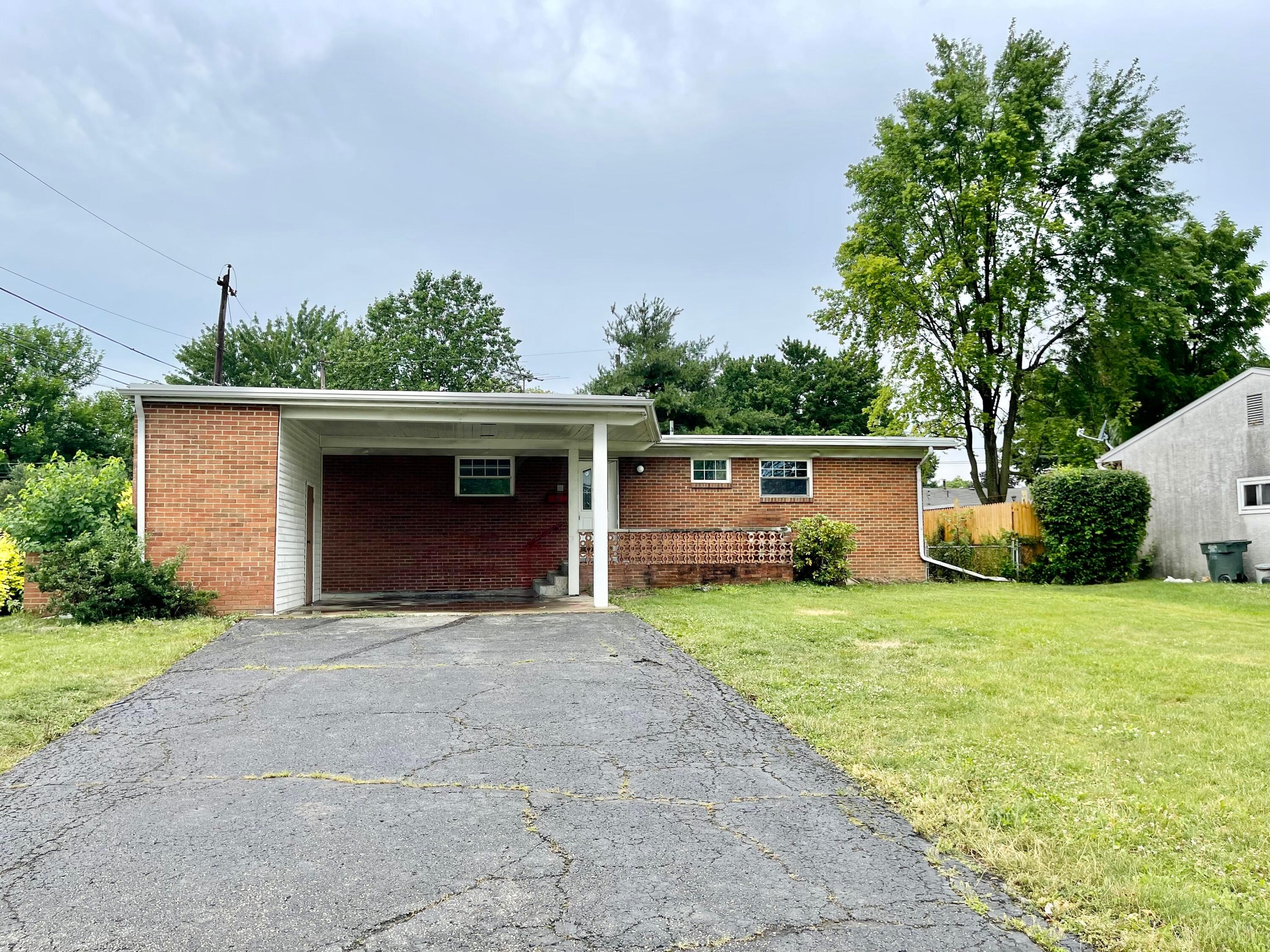 1719 Woodcrest Road Columbus, OH 43232 - Photo 2 of 17 IMG_0099-2