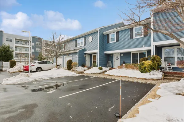 $719,876 | 100 Baker Court, Unit 85, Island Park, NY 11558