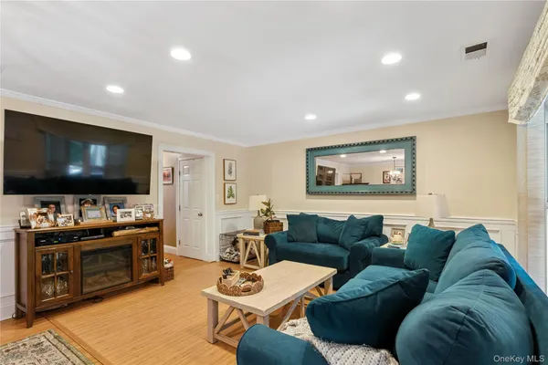 $719,876 | 100 Baker Court, Unit 85, Island Park, NY 11558