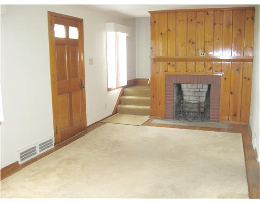2427 Old Greentree Road Carnegie, PA 15106 - Photo 2 of 18 Living Room.