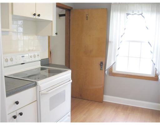 2427 Old Greentree Road Carnegie, PA 15106 - Photo 7 of 18 Kitchen.