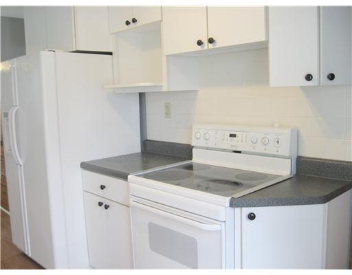 2427 Old Greentree Road Carnegie, PA 15106 - Photo 9 of 18 Kitchen.