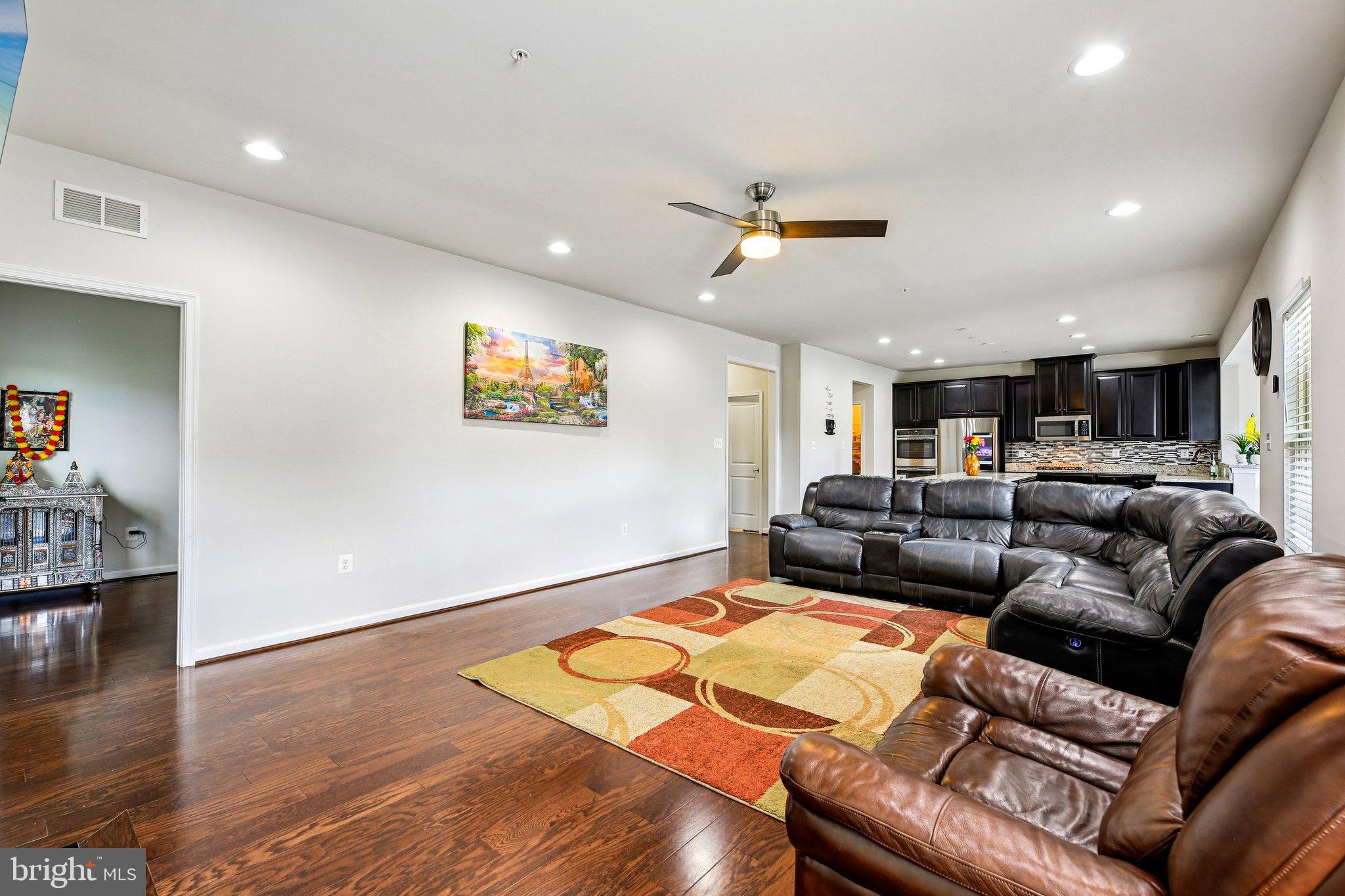 5940 Duvel Street Ijamsville, MD 21754 - Photo 10 of 62 Spacious living area with modern finishes.