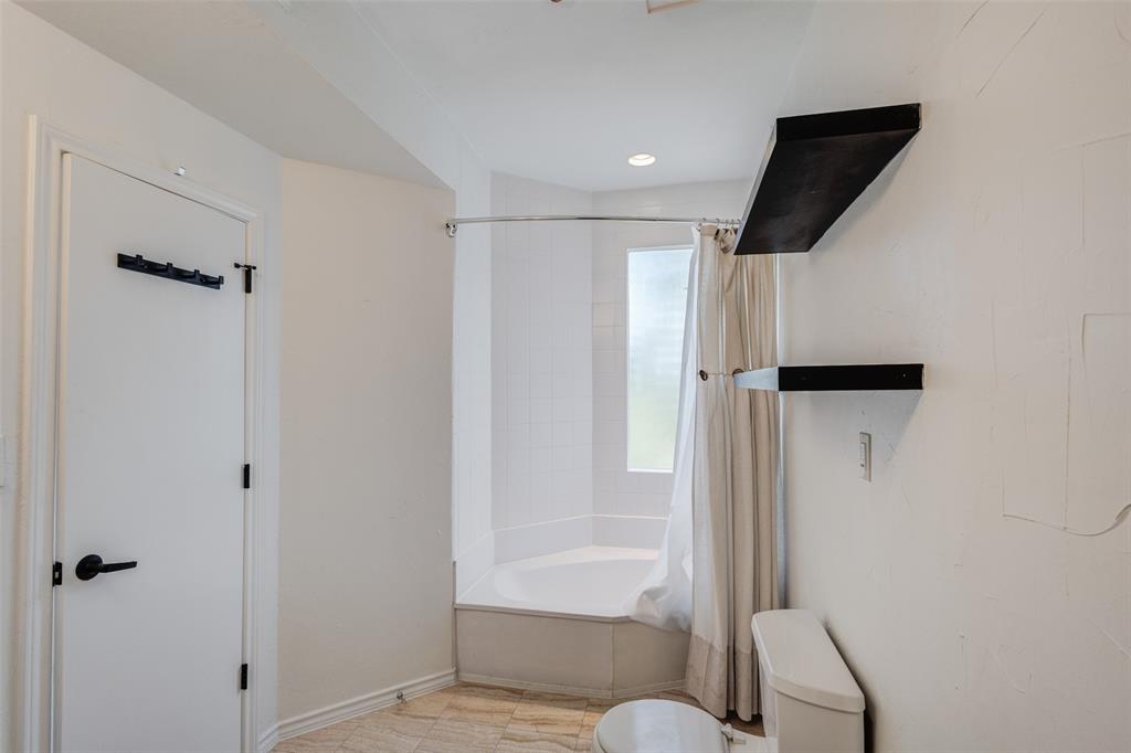 4040 Avondale Avenue, Unit 107 Dallas, TX 75219 - Photo 19 of 33 a bathroom with a shower