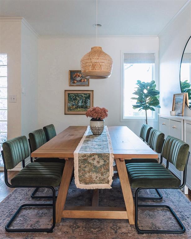 4040 Avondale Avenue, Unit 107 Dallas, TX 75219 - Photo 2 of 33 a living room with furniture and a rug