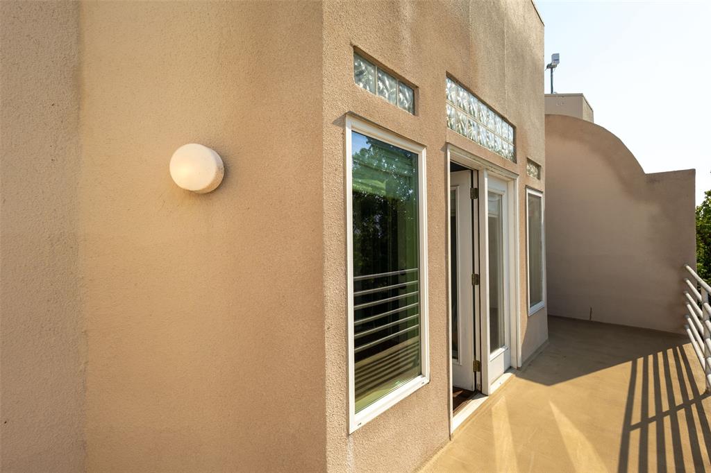 4040 Avondale Avenue, Unit 107 Dallas, TX 75219 - Photo 23 of 33 a view of balcony