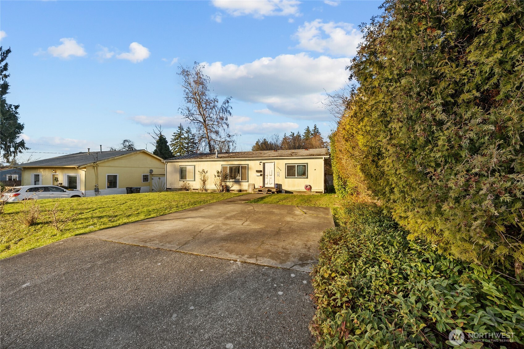 1246 Ivy Road Bremerton, WA 98310 - Photo 2 of 33