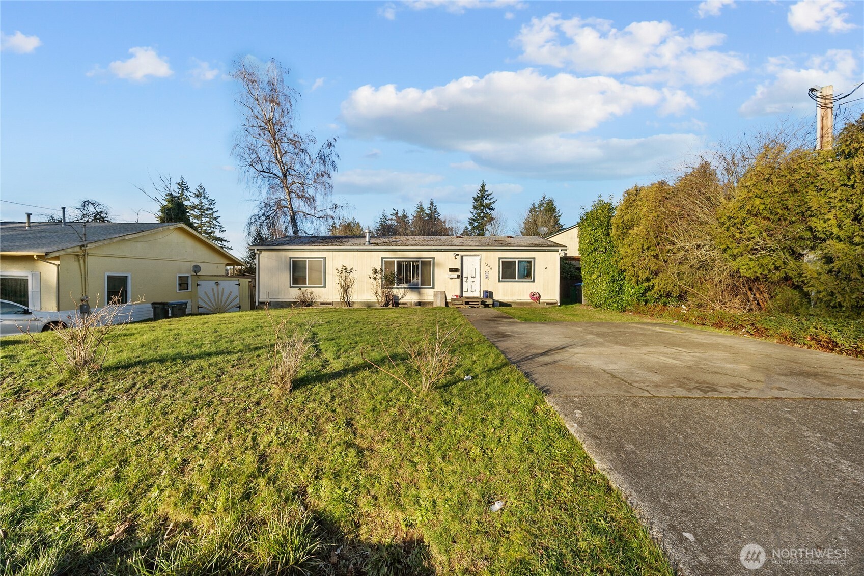 1246 Ivy Road Bremerton, WA 98310 - Photo 3 of 33