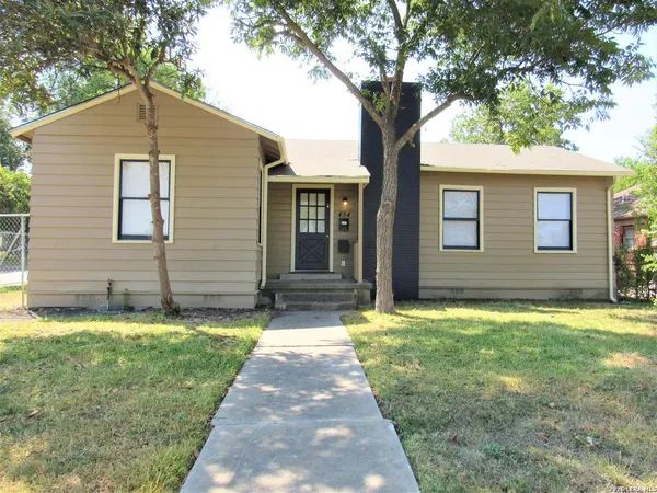 $1,450 | 454 Bailey Avenue, San Antonio, TX 78210