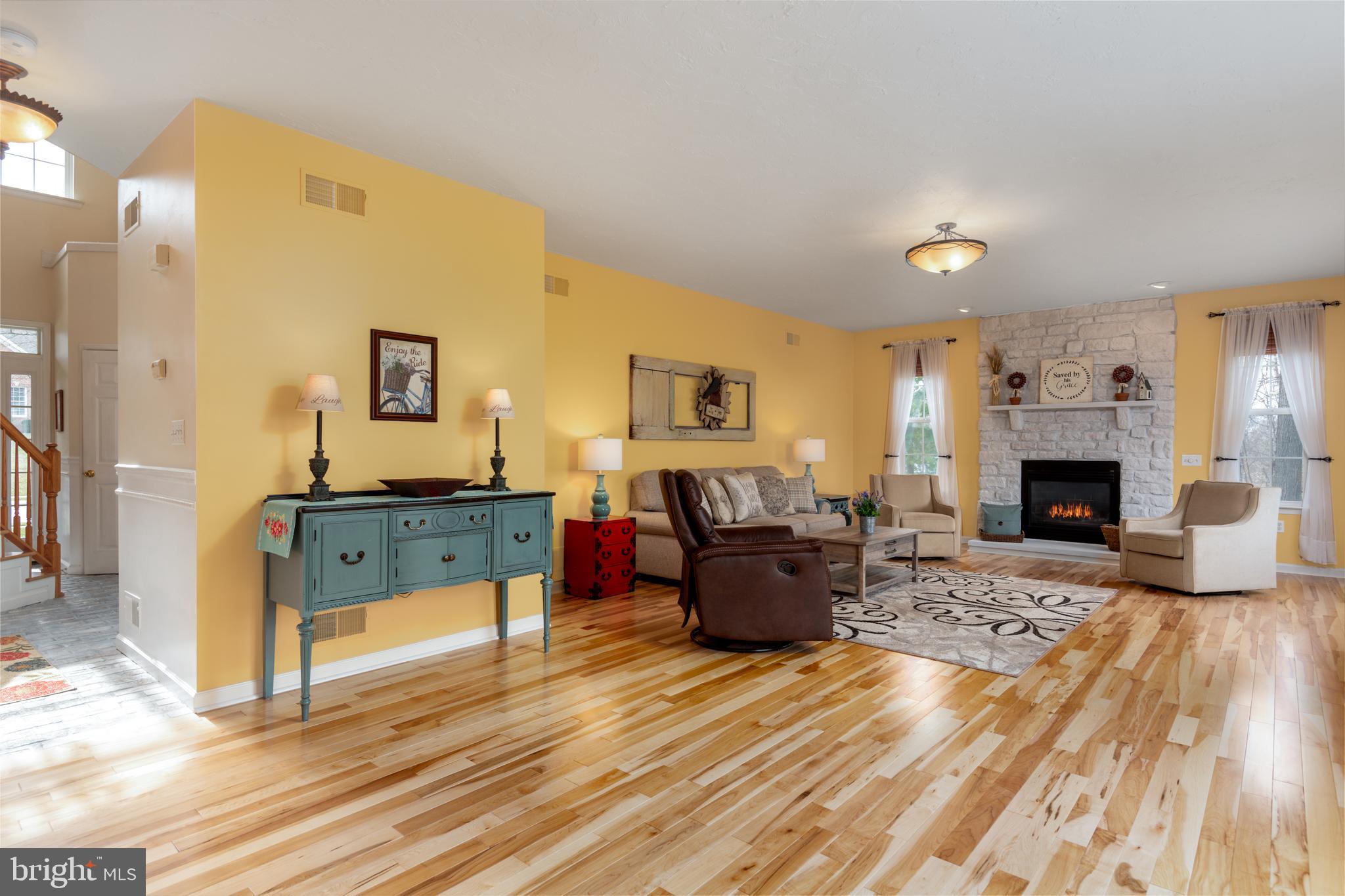100 Ridgewood Drive Hanover, PA 17331 - Photo 16 of 60 Living room - level 1