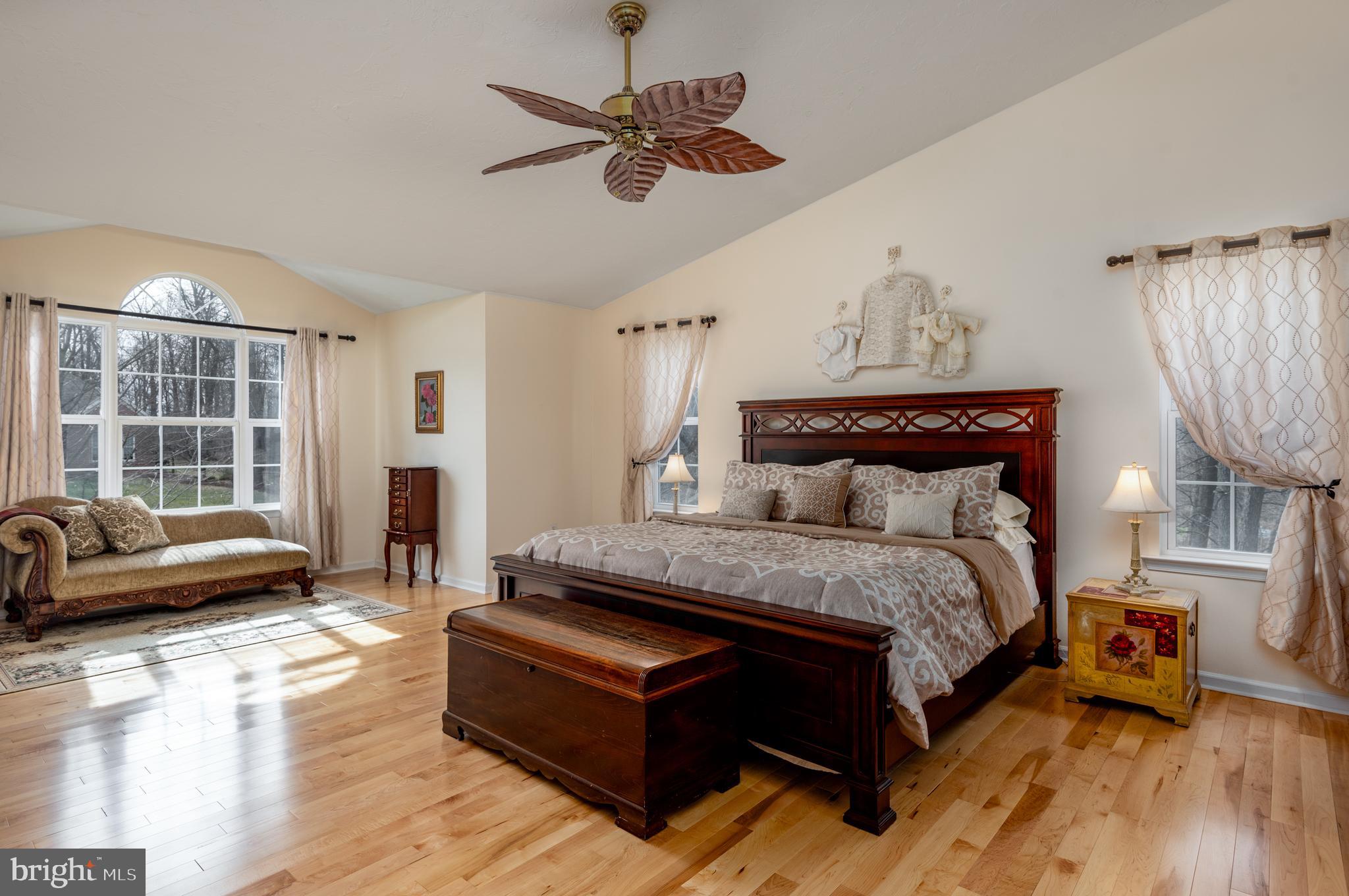 100 Ridgewood Drive Hanover, PA 17331 - Photo 23 of 60 MBR w/ full bath & WIC - level 2