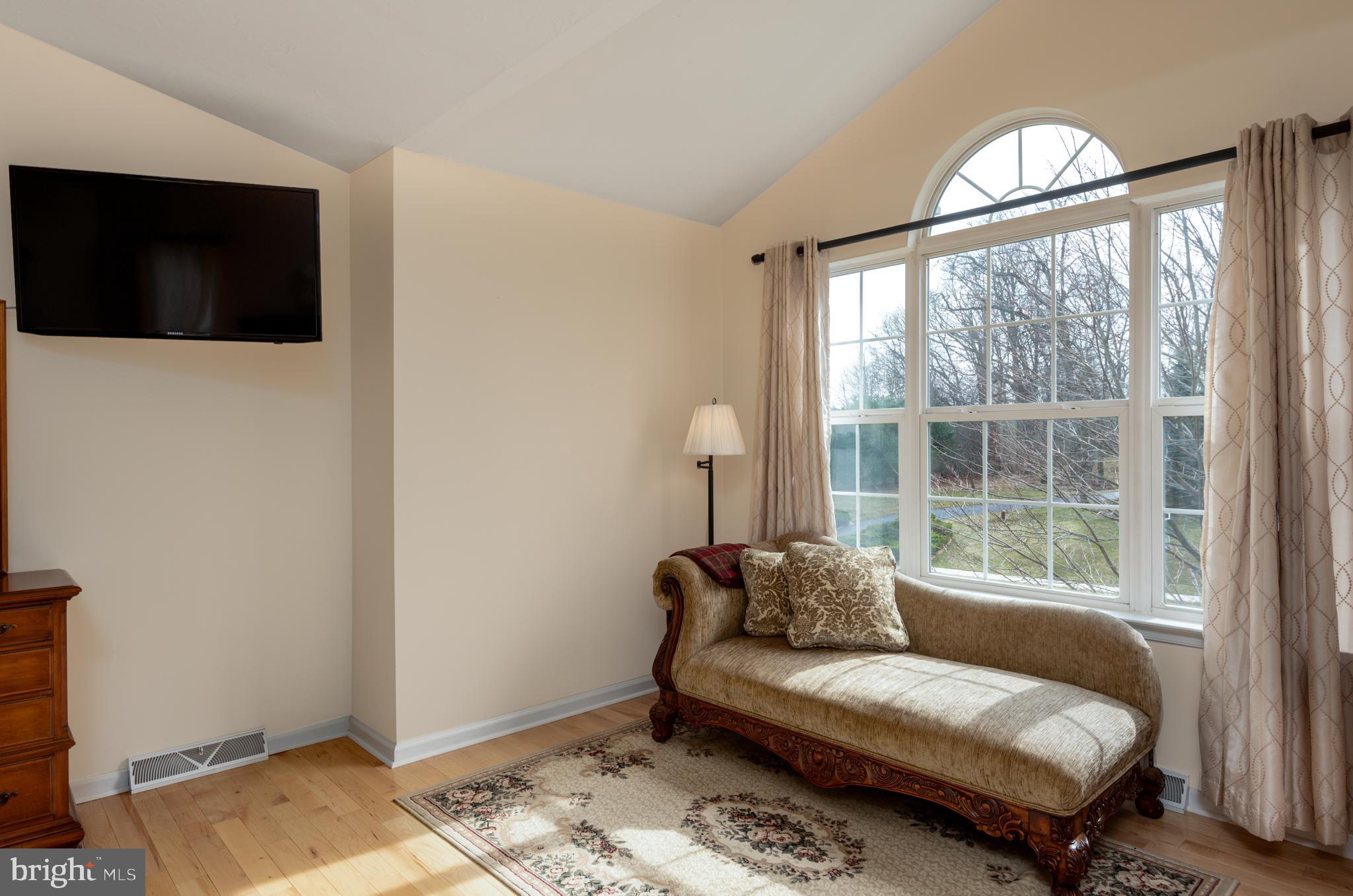 100 Ridgewood Drive Hanover, PA 17331 - Photo 25 of 60 MBR sitting area - level 2