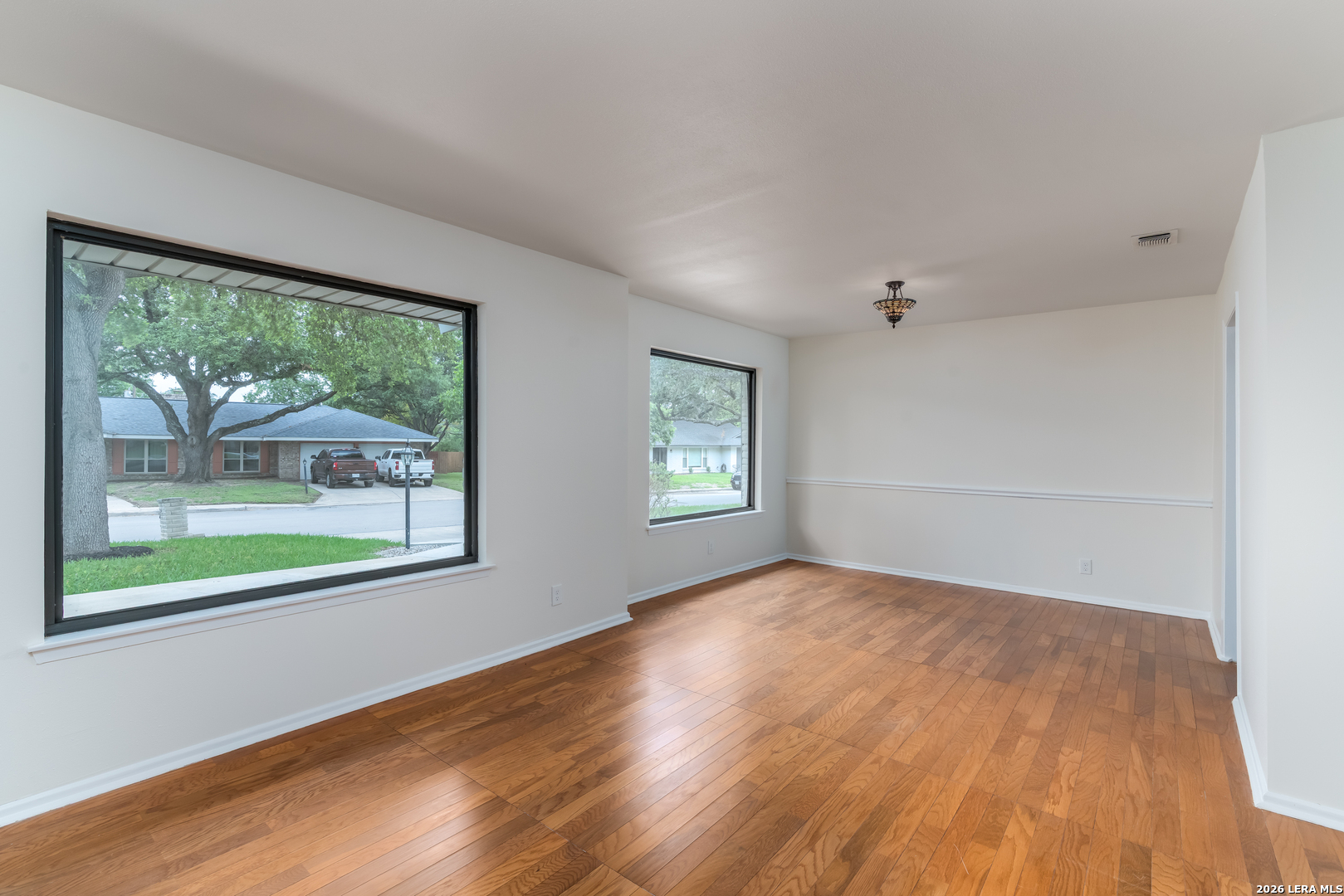 609 Moorside Drive Windcrest, TX 78239 - Photo 5 of 46