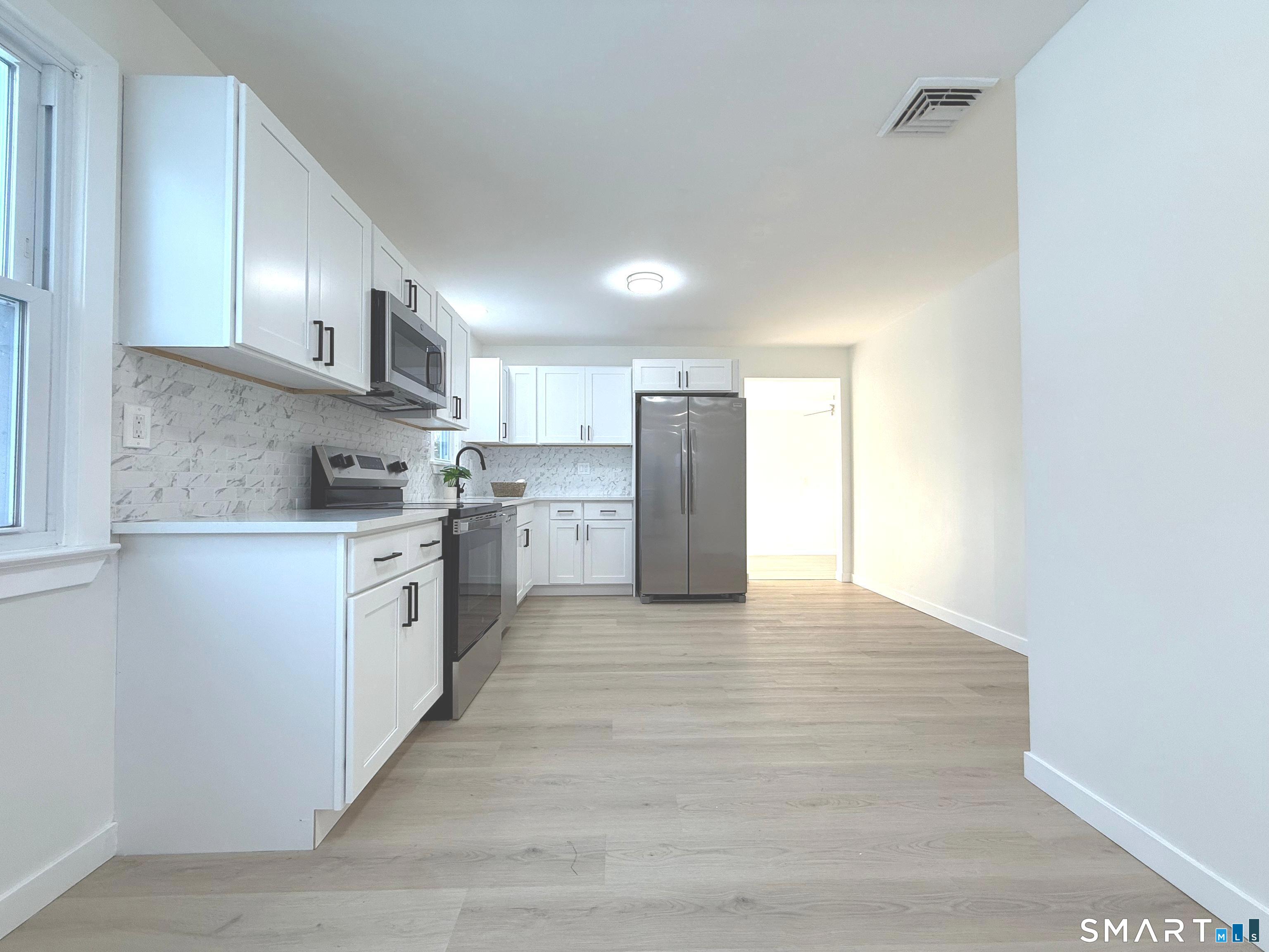 275 Dayton Road Trumbull, CT 06611 - Photo 2 of 26