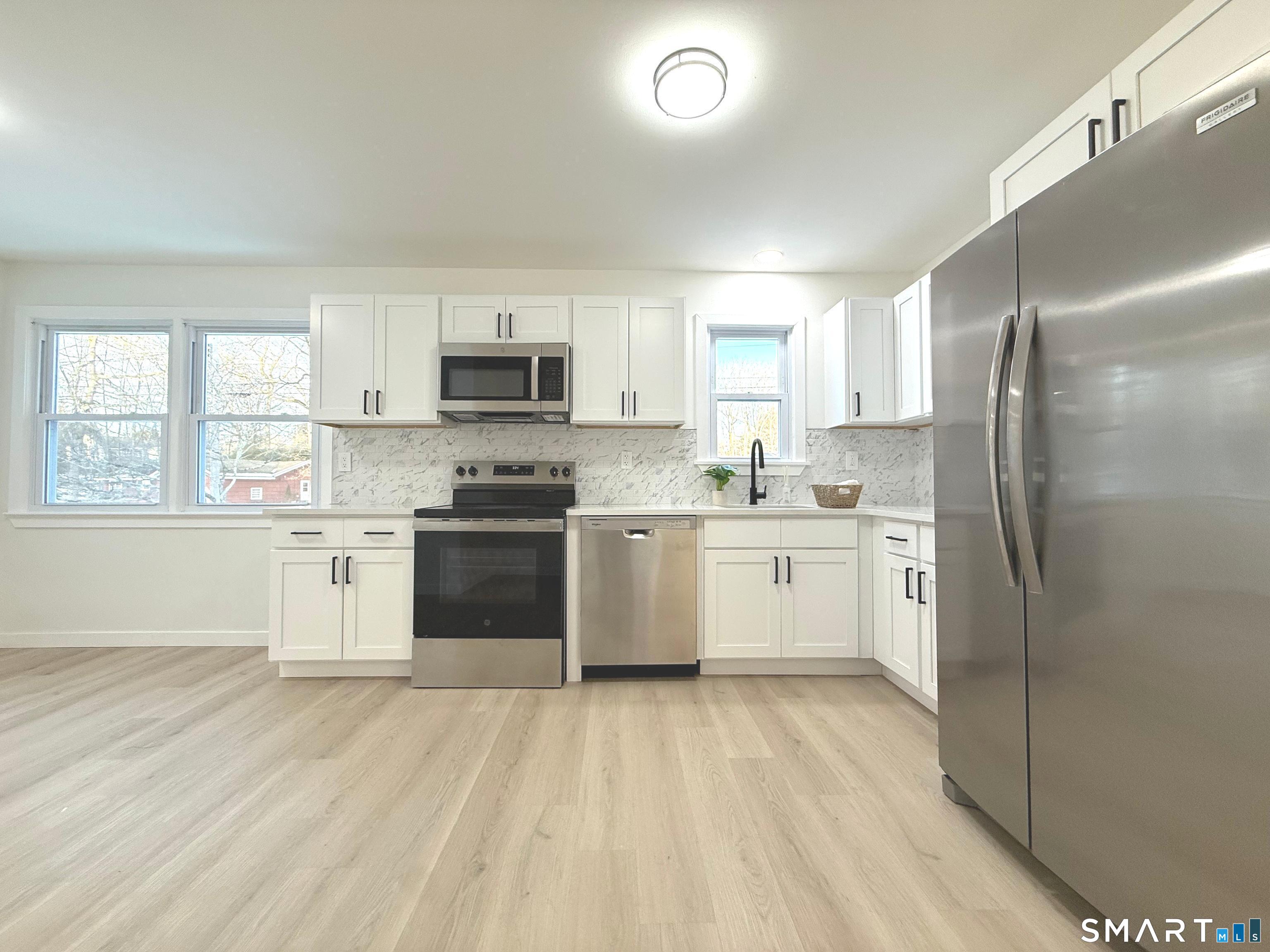 275 Dayton Road Trumbull, CT 06611 - Photo 3 of 26