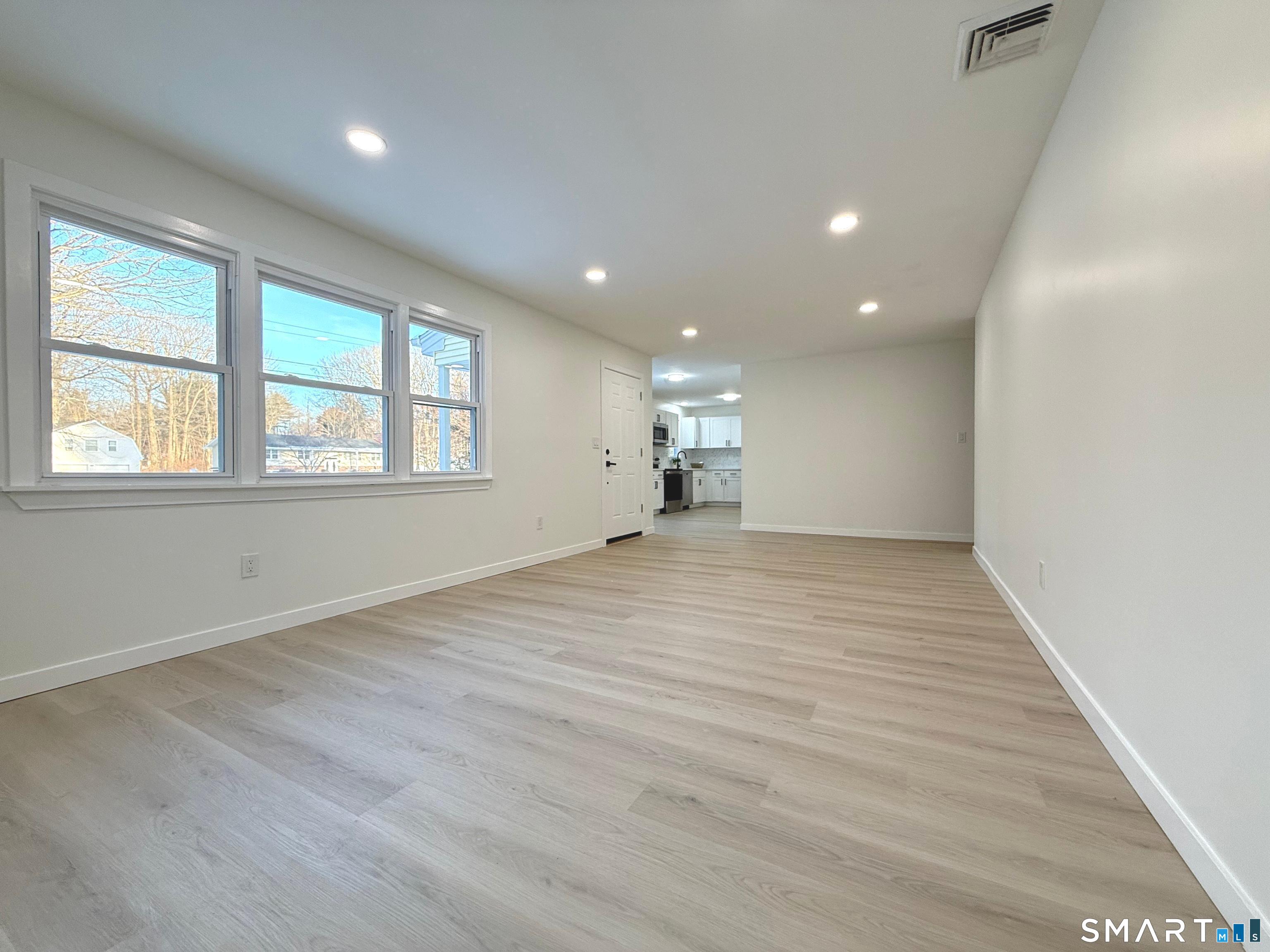 275 Dayton Road Trumbull, CT 06611 - Photo 6 of 26