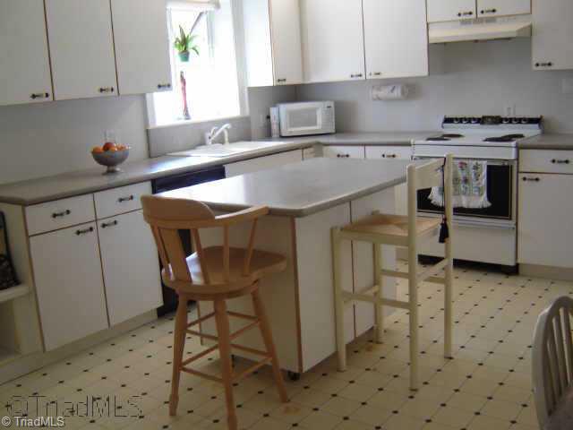 3152 Dillon Road Jamestown, NC 27282 - Photo 2 of 8 Other.