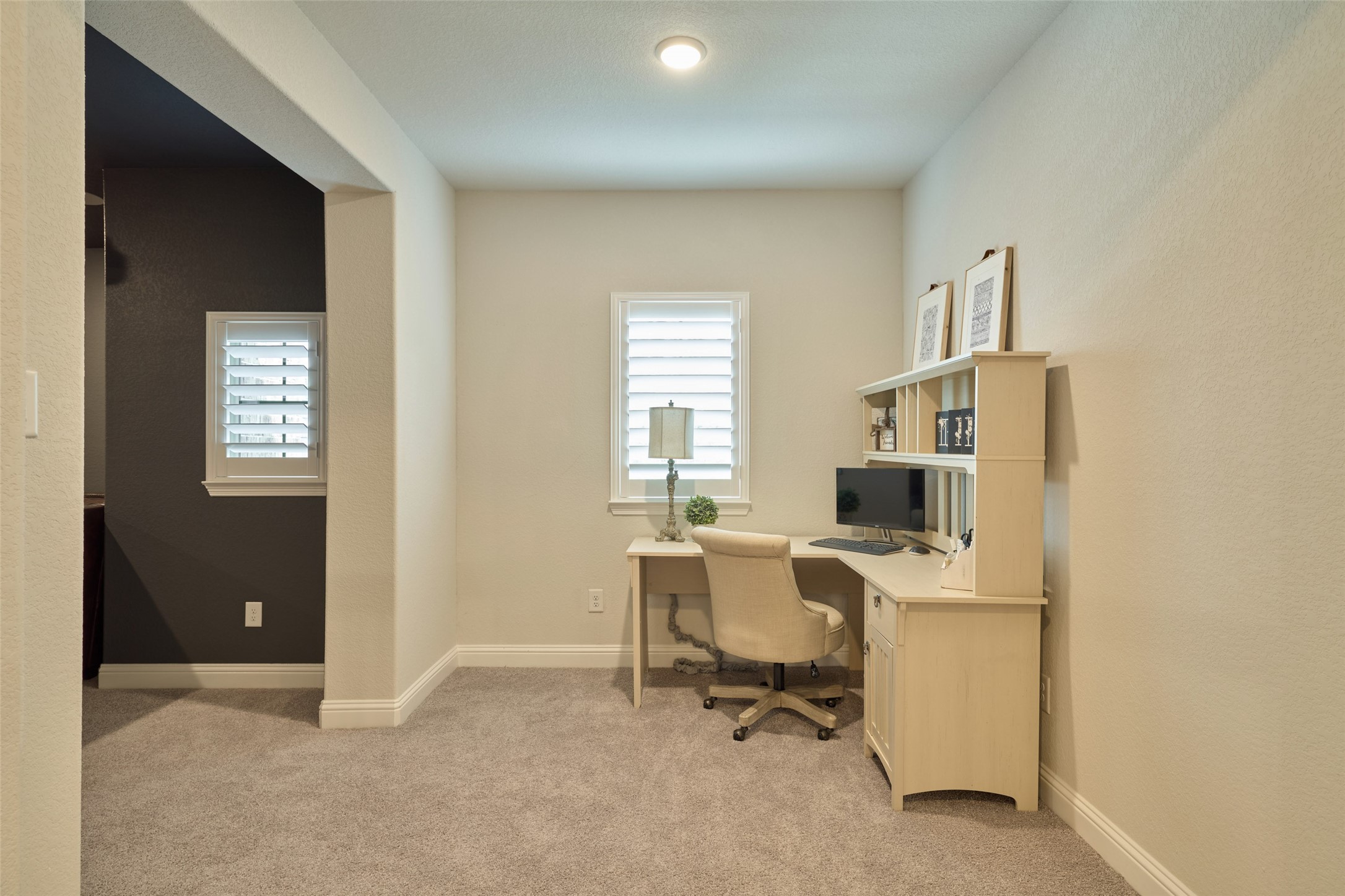10090 South Goshawk Trail Conroe, TX 77385 - Photo 29 of 43 Landing flex area that could be used for many functions such as homework area, second office, or work out space.