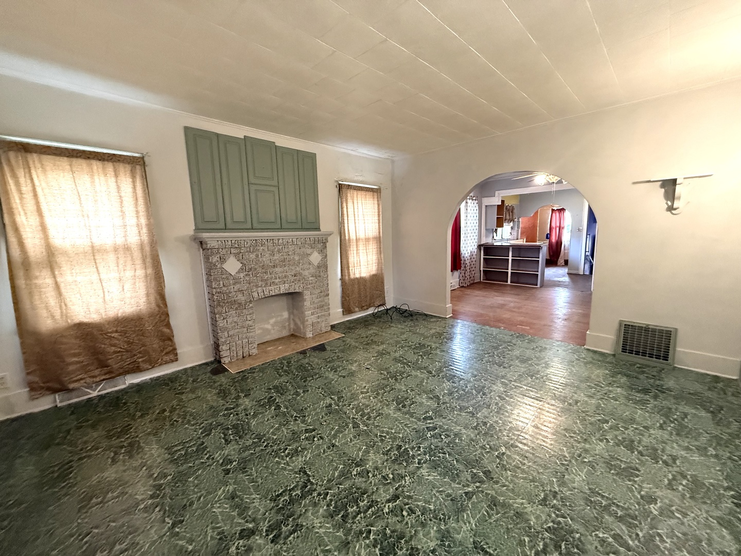 247 17th Place Clinton, IA 52732 - Photo 8 of 26