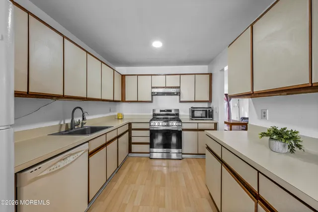 $525,000 | 99 Woodmere Drive, Unit 705, Parlin, NJ 08859