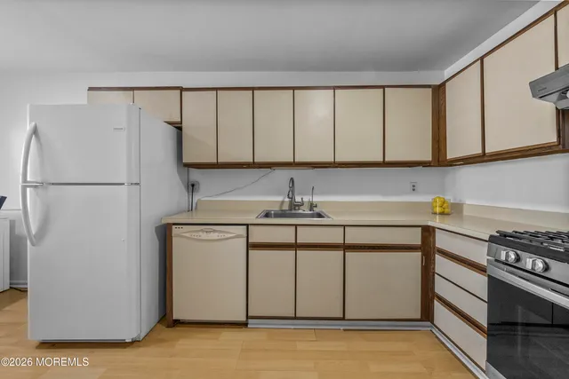 $525,000 | 99 Woodmere Drive, Unit 705, Parlin, NJ 08859