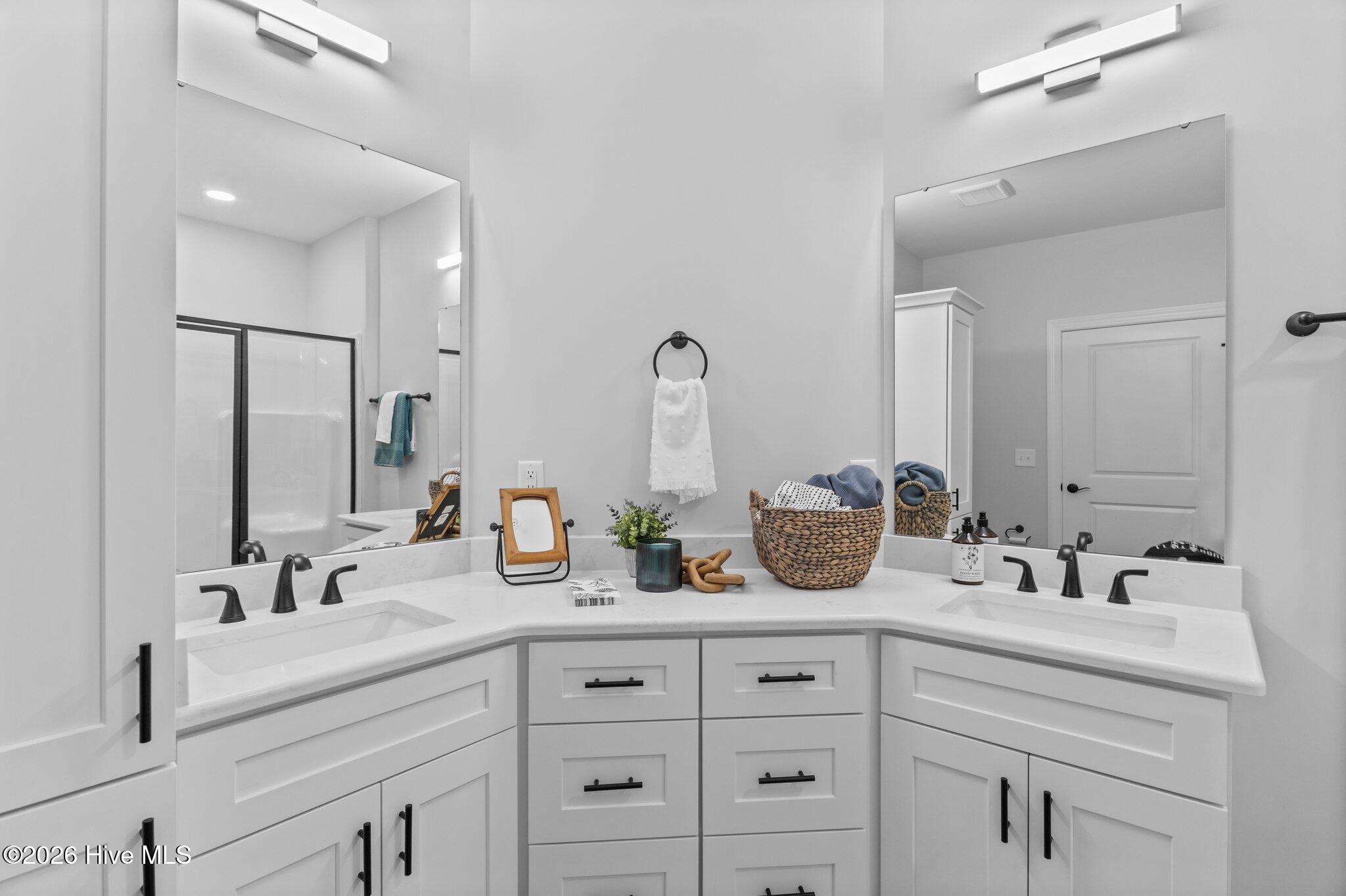 400 Lighthouse Lane, Unit B2 Cedar Point, NC 28584 - Photo 24 of 34 Primary Bath