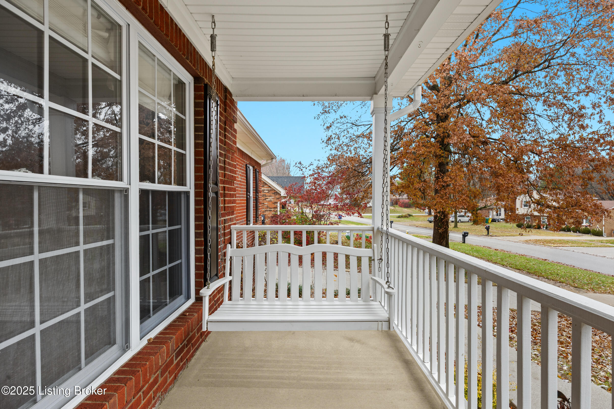 7702 Tempsclair Road Louisville, KY 40220 - Photo 4 of 65 4