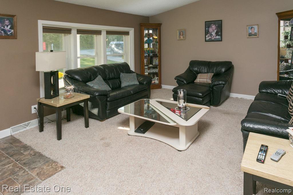 9077 Pinckney Road Pinckney, MI 48169 - Photo 5 of 33