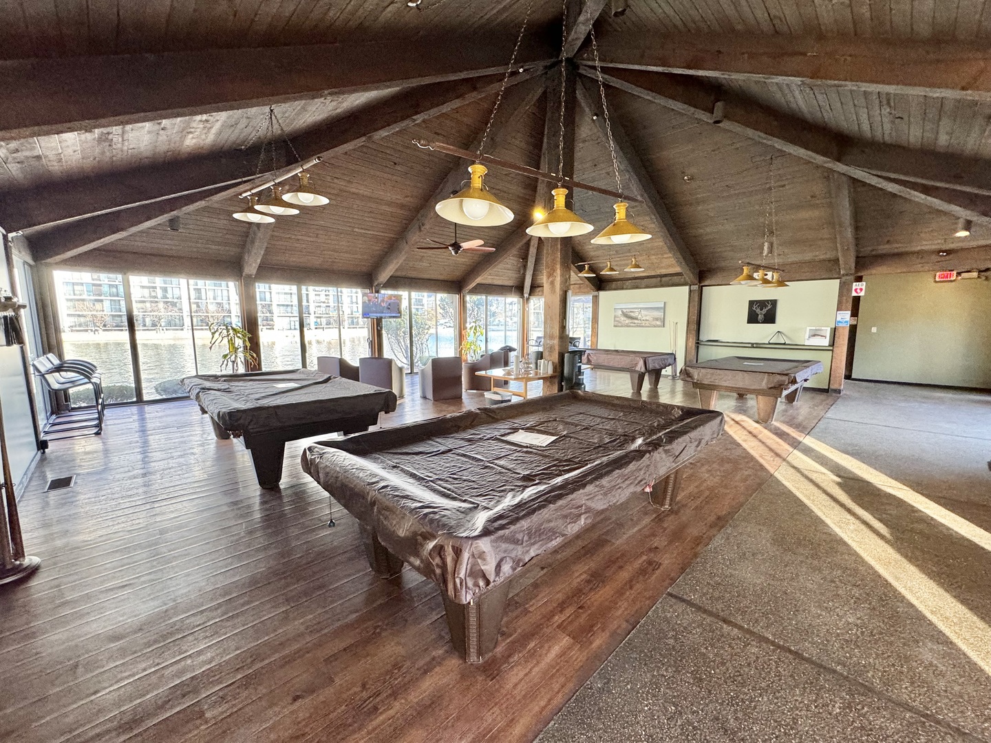 2015 South Finley Road, Unit 407 Lombard, IL 60148 - Photo 18 of 23 a outdoor space with lots of tables and chairs