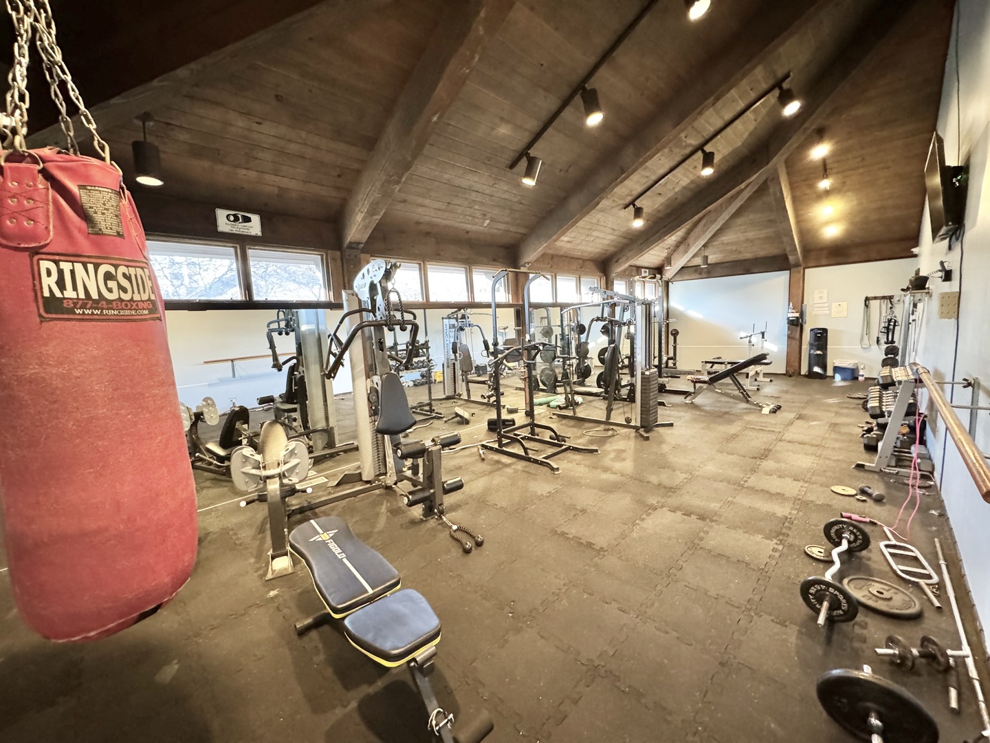 2015 South Finley Road, Unit 407 Lombard, IL 60148 - Photo 20 of 23 a view of a room with gym equipment