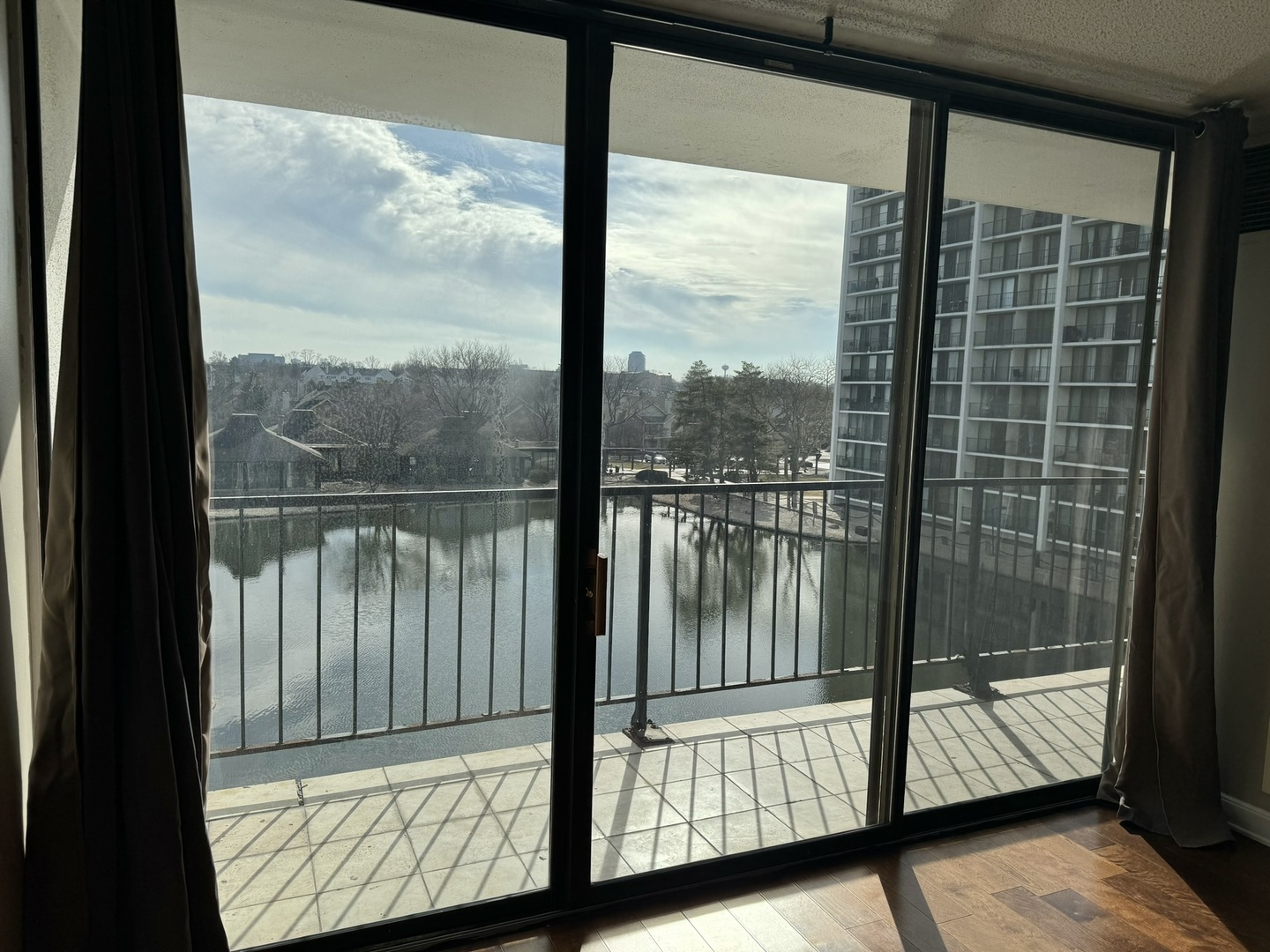 2015 South Finley Road, Unit 407 Lombard, IL 60148 - Photo 7 of 23 a view of a window