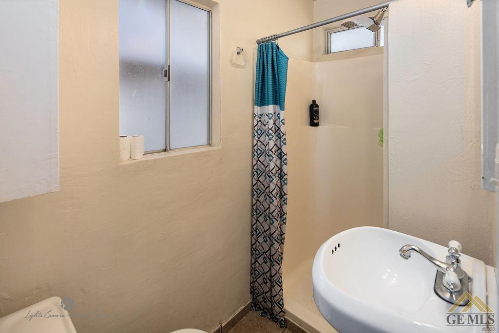 327 E Street Taft, CA 93268 - Photo 12 of 23