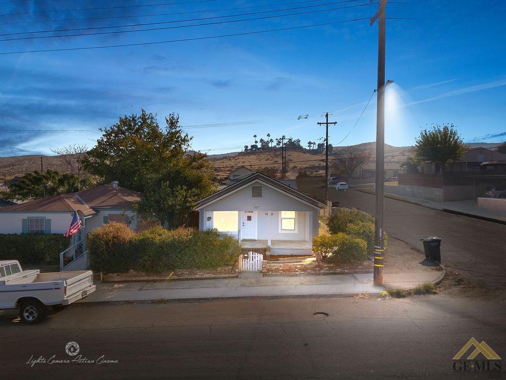 327 E Street Taft, CA 93268 - Photo 3 of 23