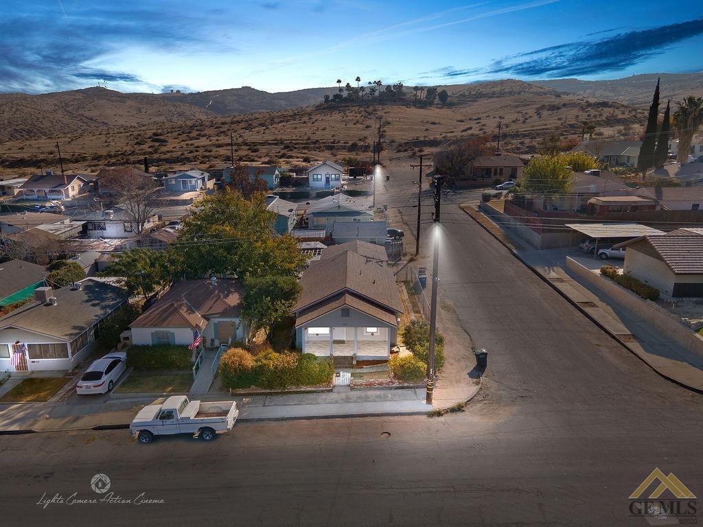 327 E Street Taft, CA 93268 - Photo 4 of 23