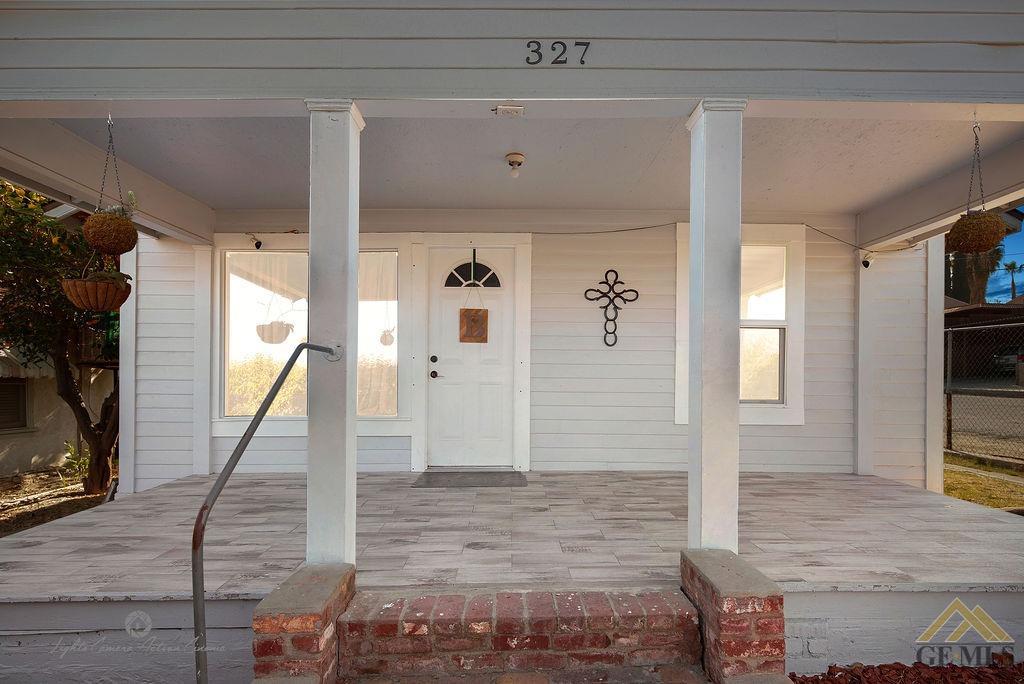 327 E Street Taft, CA 93268 - Photo 5 of 23