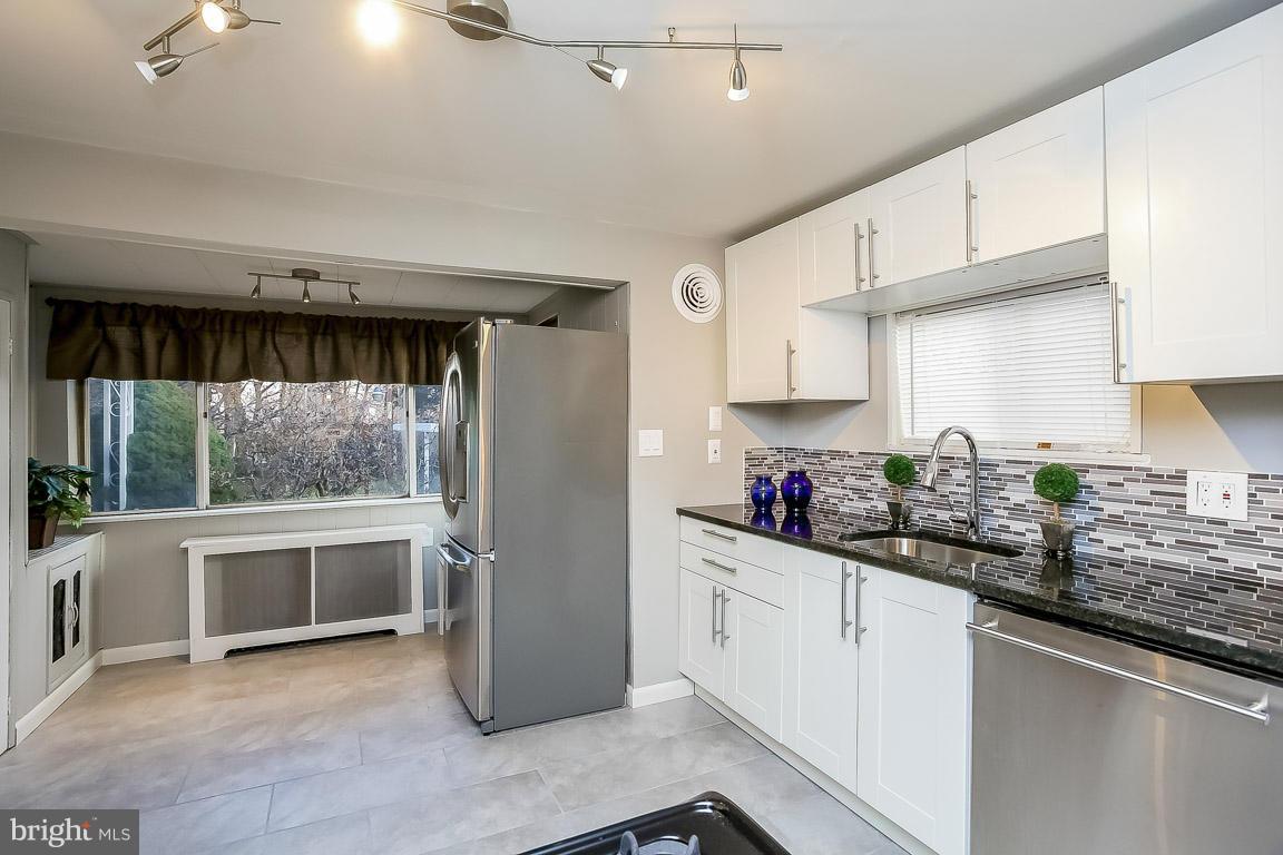 8321 Beryl Road Baltimore, MD 21234 - Photo 11 of 29 Kitchen