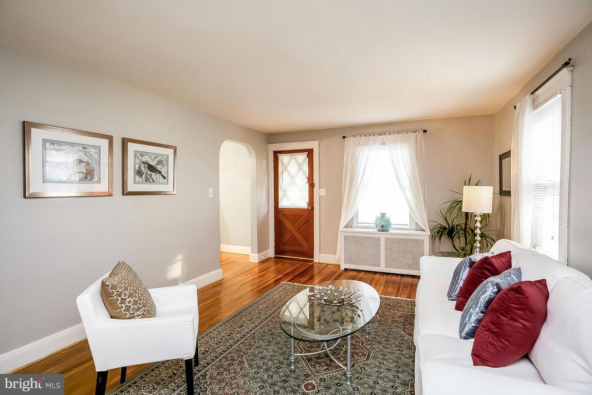 8321 Beryl Road Baltimore, MD 21234 - Photo 4 of 29 Living Room